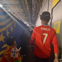 Tunangan Cristiano Ronaldo tersebut memang tidak selalu menonton langsung pasangannya bertanding. Karena itu, kehadirannya saat tiba di stadion Miami menuai perhatian. Foto: Instagram @georginagio