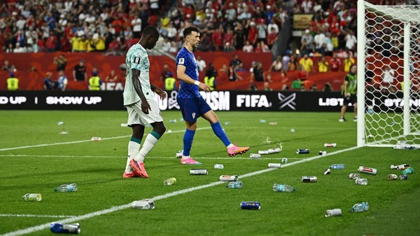 Gol Dianulir VAR, Suporter Kroasia Ngamuk di Stadion