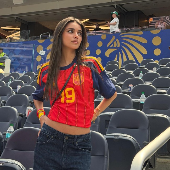 Gaya Ines Garcia, Pacar Lamine Yamal, Pakai Jersey Crop Top di Piala Dunia