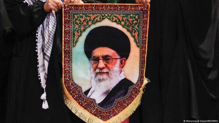 Iran Mulai Prosesi Pemakaman Ayatollah Khamenei