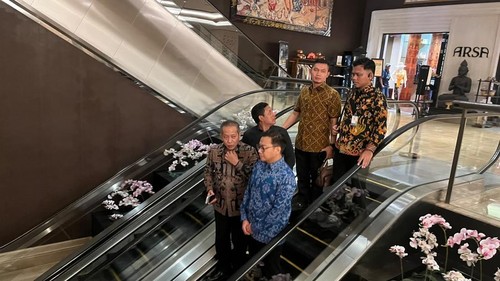 Jajaran menteri tiba di Trans Resort Bali untuk menghadiri detikBali-nusra Awards 2026. (Rizki Setyo/detikBali)