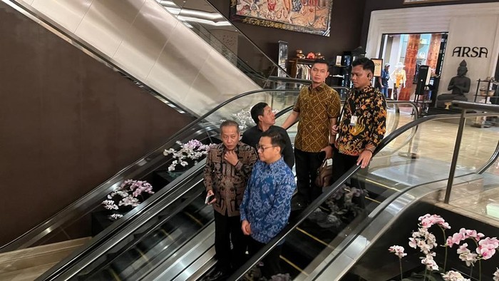 Jajaran menteri tiba di Trans Resort Bali untuk menghadiri detikBali-nusra Awards 2026. (Rizki Setyo/detikBali)