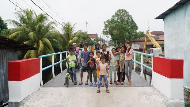 Kapolda Riau Irjen Pol Herry Heryawan mengecek jembatan merah putih di Kota Dumai, Jumat (3/7/2026).