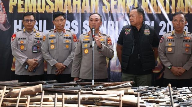Polda Sumatera Selatan (Sumsel) menegaskan komitmen menjaga keamanan dan ketertiban masyarakat (kamtibmas) dengan menggelar pemusnahan ratusan barang bukti senjata api (senpi) rakitan ilegal, Jumat (3/7/2026).