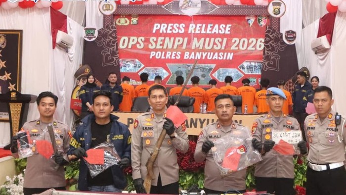 Kapolres Banyuasin AKBP Risnan Aldino melakukan konferensi pers di Aula Sanika Satyawada