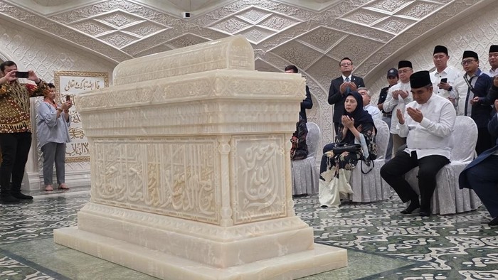 Ketua MPR Ahmad Muzani ziarah ke Makam Imam Bukhari di Uzbekistan, Jumat (3/7/2026)