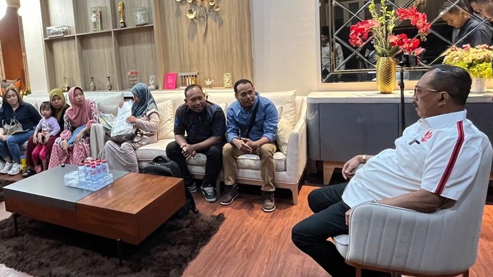 Korban dugaan penipuan sembako murah dari media sosial WhatsApp.
