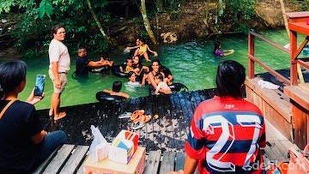 Libur Panjang, Sungai Fortuna Diserbu Lebih dari 10 Ribu Pengunjung. (Sigit Pamungkas) Libur Panjang, Sungai Fortuna Diserbu Lebih dari 10 Ribu Pengunjung. (Sigit Pamungkas)