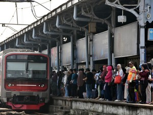 10 Stasiun Kereta Tersibuk di RI, Pasar Senen Kalahkan Gambir!