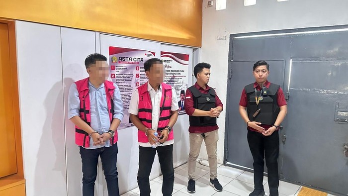 Mantan Kabid Disparekraf Bone Bolango, SU, dan kontraktor HAS ditetapkan tersangka korupsi rehabilitasi kolam renang Lombongo dengan kerugian Rp 1,4 M.