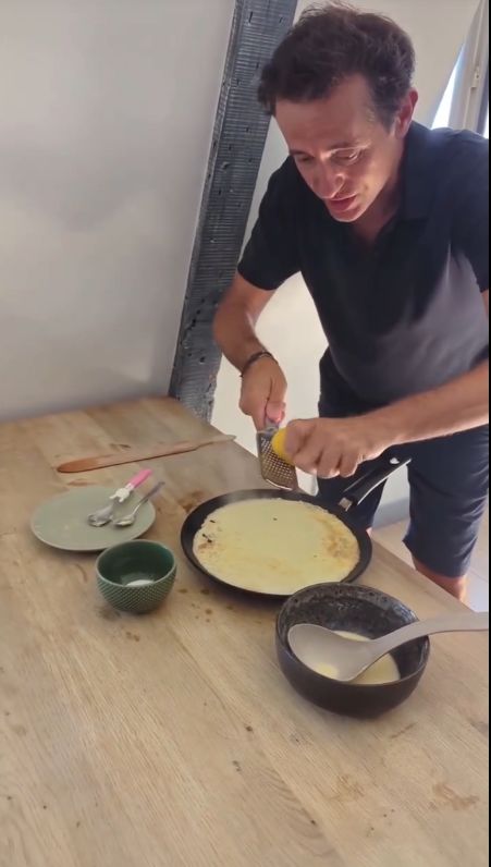 Masak telur di bawah terik matahari.
