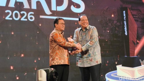 Penghargaan diserahkan oleh Chairman CT Corp Chairul Tanjung dan diterima langsung oleh Mendag Budi Santoso di The Trans Resort Bali, Jumat (3/7/2026).