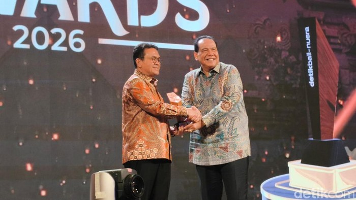 Penghargaan diserahkan oleh Chairman CT Corp Chairul Tanjung dan diterima langsung oleh Mendag Budi Santoso di The Trans Resort Bali, Jumat (3/7/2026).