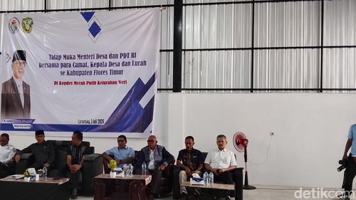 Mendes PDT Yandri Susanto saat tatap muka bersama para camat, kades, dan lurah di Kelurahan Weri, Jumat (3/7/2026).