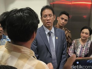 Mahasiswa Geruduk Purbaya di Undip, Beri Pigura Berisi Somasi