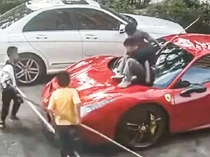 Viral Mobil Ferrari Dipakai Bocah Main Perosotan, Pemilik Gugat Ortu