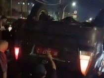 Mobil Pelat Merah Aceh Terbalik Usai Laka dengan Grandmax di Medan, 2 Luka