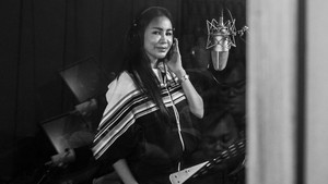 Terima kasih untuk kalian yang selalu ada untuk mendukungku dan membuat ini menjadi mungkin. Berharap kalian excited menunggu karya ini? ungkap Momo. Wah, bakal ada karya baru apa ya? Foto: Instagram @therealmomogeisha