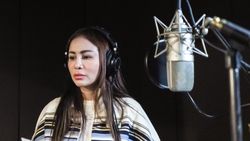 Momo Kembali ke Dapur Rekaman Setelah 10 Tahun