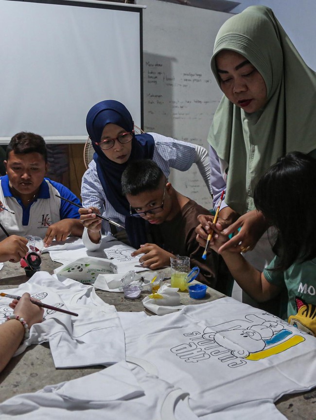 Pelatihan Melukis Jadi Bekal Wirausaha Penyandang Disabilitas