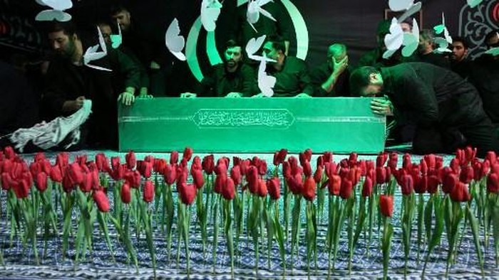 This handout picture provided by the Iranian supreme leaders office shows mourners gathering around the coffin of late supreme leader Ayatollah Ali Khamenei during a ceremony ahead of his funeral at the Imam Khomeini Husseiniyeh in Tehran on July 3, 2026. Khameneis public funeral will begin on July 4, with his body lying in state at the colossal complex in central Tehran that hosts major Friday prayers, official ceremonies and religious gatherings. (Photo by IRANIAN SUPREME LEADERS WEBSITE / AFP) / RESTRICTED TO EDITORIAL USE - MANDATORY CREDIT 