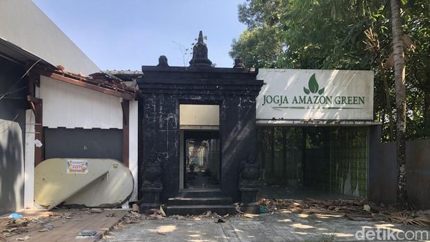 Penampakan Kostel di TKD Pringwulung Kasus Eks Lurah Concat Penampakan Kostel di TKD Pringwulung Kasus Eks Lurah Concat