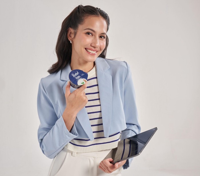 Pevita Pearce berbagi rahasia kebugaran: konsistensi, olahraga, dan nutrisi. Ia mengandalkan BIOKUL Yogurt untuk kesehatan pencernaan dan gaya hidup sehat.