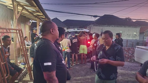 Polisi melakukan olah TKP pencurian proyek bangunan di Jalan Babakan Sari Nomor 7E, Kelurahan Pedungan, Denpasar Selatan, Bali. (Foto: Dok. Istimewa)