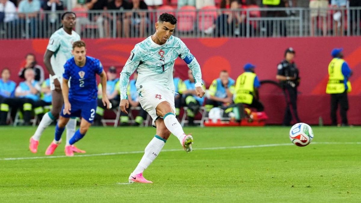 Portugal Balikkan Keadaan, Singkirkan Kroasia 2-1