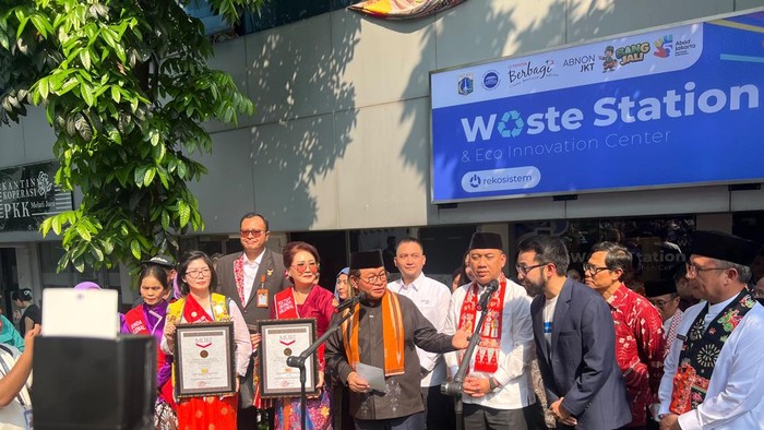 Gubernur DKI Jakarta Pramono Anung resmi membuka acara Jakarta Eco Future Festival (JEFF) 2026 di Balai Kota Jakarta, Jumat (3/7/2026). Pada acara ini, Pramono sekaligus meluncurkan laman atau website kualitas udara Jakarta.