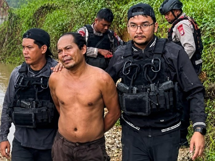 Pria berinisial SA yang diduga terlibat dalam penyerangan terhadap anggota kepolisian hingga menewaskan Aipda Yudhi Perdana Putra, diringkus aparat gabungan.