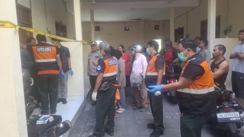 Proses identifikasi penemuan mayat di Desa Ubung Kaja, Denpasar Utara. (Istimewa)