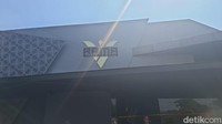 Damkarmat Kota Jogja menerima laporan kebakaran di Rama Billiard and Cafe pukul 08.15 WIB. Petugas tiba di lokasi pukul 08.23 WIB dan melihat api sudah membesar.