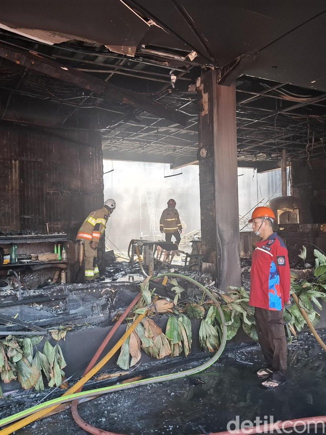 Foto Rama Biliar Jogja Hangus Terbakar