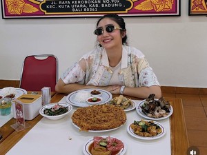 Seru Banget! Febby Rastanty Ngopi di Italia hingga Makan Ikan di Bali