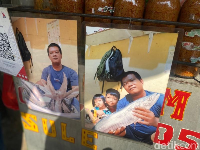 Penjual Siomay Bang Sule selfie bareng ikan tenggiri