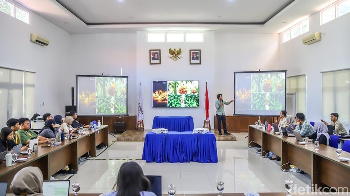 Sejumlah peserta dari Kementerian Lingkungan Hidup dan Badan Pengendalian Lingkungan Hidup (KLH/BPLH) mengikuti kegiatan The Classroom KLH Batch 2 di Wisma Pertamina Gas Negara (PGN), Megamendung, Kabupaten Bogor, Jawa Barat, 30 Juni hingga 2 Juli 2026.