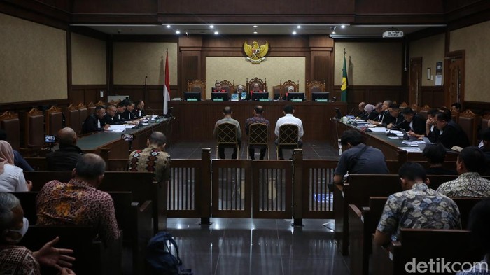 Tiga pejabat Direktorat Jenderal Bea dan Cukai didakwa menerima suap dan gratifikasi senilai Rp78,8 miliar dalam sidang di Pengadilan Tipikor Jakarta, Jumat (3/7/2026).