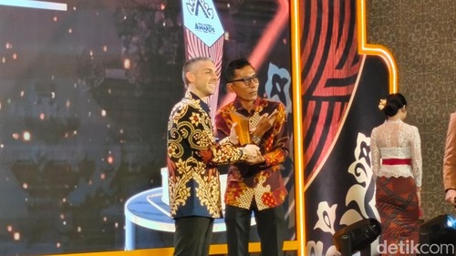 Penghargaan diterima oleh Resort Manager The Trans Resort Bali, Stefano Gianfriddo di Grand Ballroom The Trans Resort Bali, Badung, Jumat (3/7/2026).