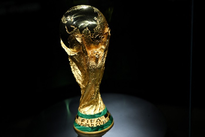 Soccer Football - FIFA World Cup 2026 - World Cup winner Germanys Mario Goetze visits FIFA Exhibition - Rockefeller Center, New York City, New York, U.S. - June 24, 2026  the World Cup trophy at a FIFA exhibition in the Rockefeller Center REUTERS/Dylan Martinez