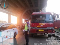 Truk Mogok di Jalan Cilincing Jakut, Masih Proses Perbaikan