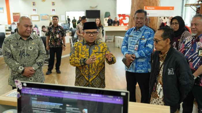 Wakil Ketua DPRD DKI Jakarta, Basri Baco, minta Pemprov dan pusat perkuat koordinasi perizinan usaha melalui OSS. (dok.istimewa)