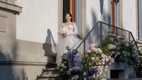 Penampilan memukau Arden Cho memakai gaun pengantin putih. (Foto: dok Instagram arden_cho / rebeccayale)