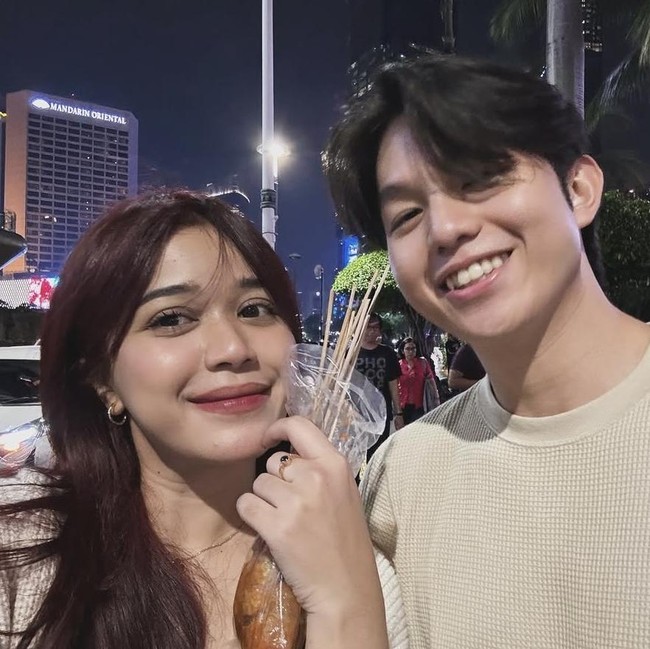 Brisia Jodie Kulineran Bareng Suami, Makan Tumpeng hingga Telur Gulung