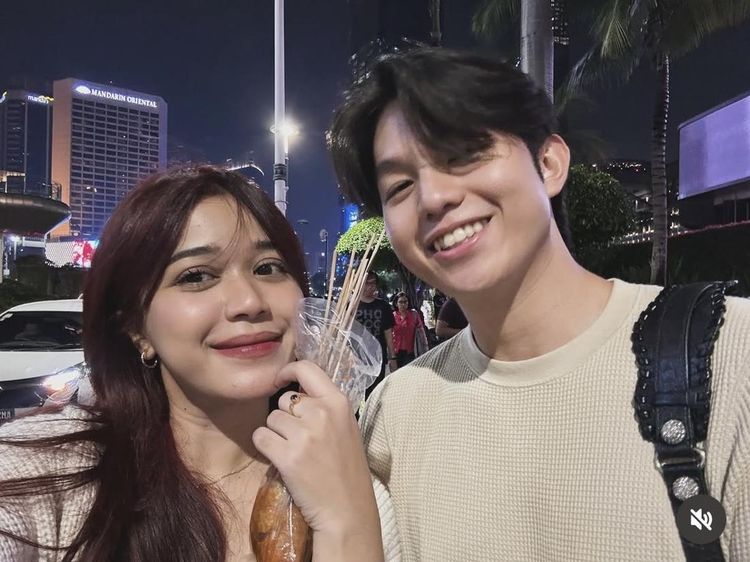 Brisia Jodie Kulineran Bareng Suami, Makan Tumpeng hingga Telur Gulung