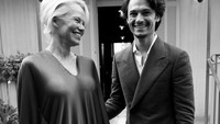 Momen kebersamaan Dylan Jagger Lee dengan Pamela Anderson. Tampak wajah bahagia Pamela melihat anaknya kini sudah berumah tangga. (Foto: dok Instagram thierryjoubertphotography)
