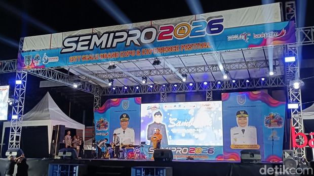 Event Seminggu di Probolinggo Ribuan warga memadati Stadion Bayuangga untuk menyaksikan pembukaan Semipro 2026 yang akan berlangsung selama 10 hari.