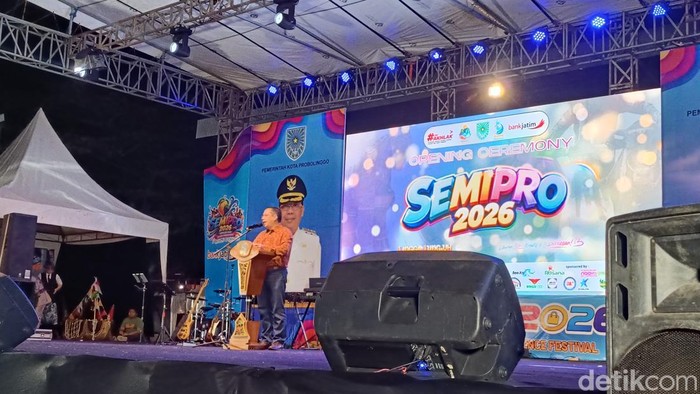 Ribuan warga memadati Stadion Bayuangga untuk menyaksikan pembukaan Semipro 2026 yang akan berlangsung selama 10 hari.