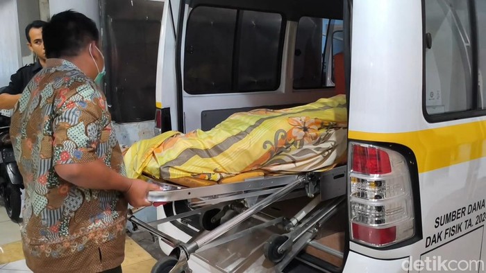 Gadis Lumajang ditemukan tewas bersimbah darah tanpa busana.