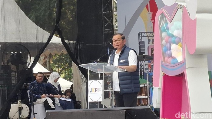 Gubernur Jakarta Pramono Anung saat membuka Jakarta Kreatif Festival (JKF) 2026 di Istora Senayan, Jakarta Pusat, Sabtu (4/7/2026).